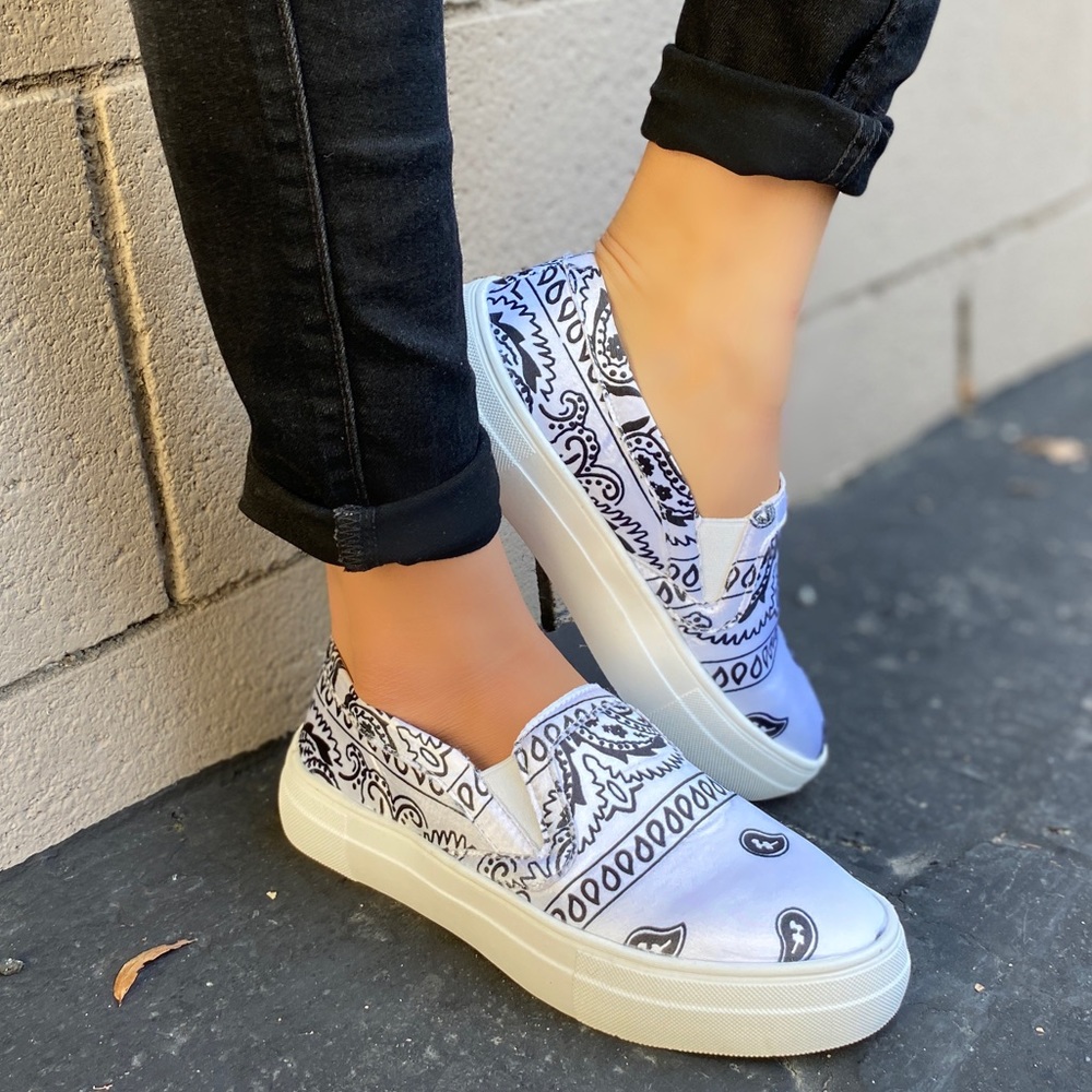 Hot White Bandana Slip On Sneakers Tennis Shoes - Picture 2 of 8
